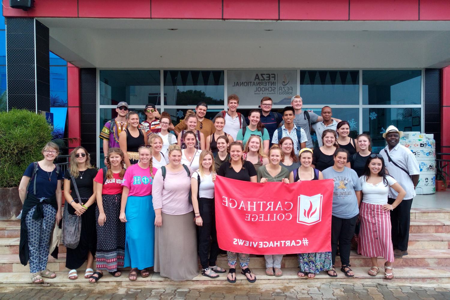 A group photo of students in front of FEZA International School on the study tour to 坦桑尼亚.