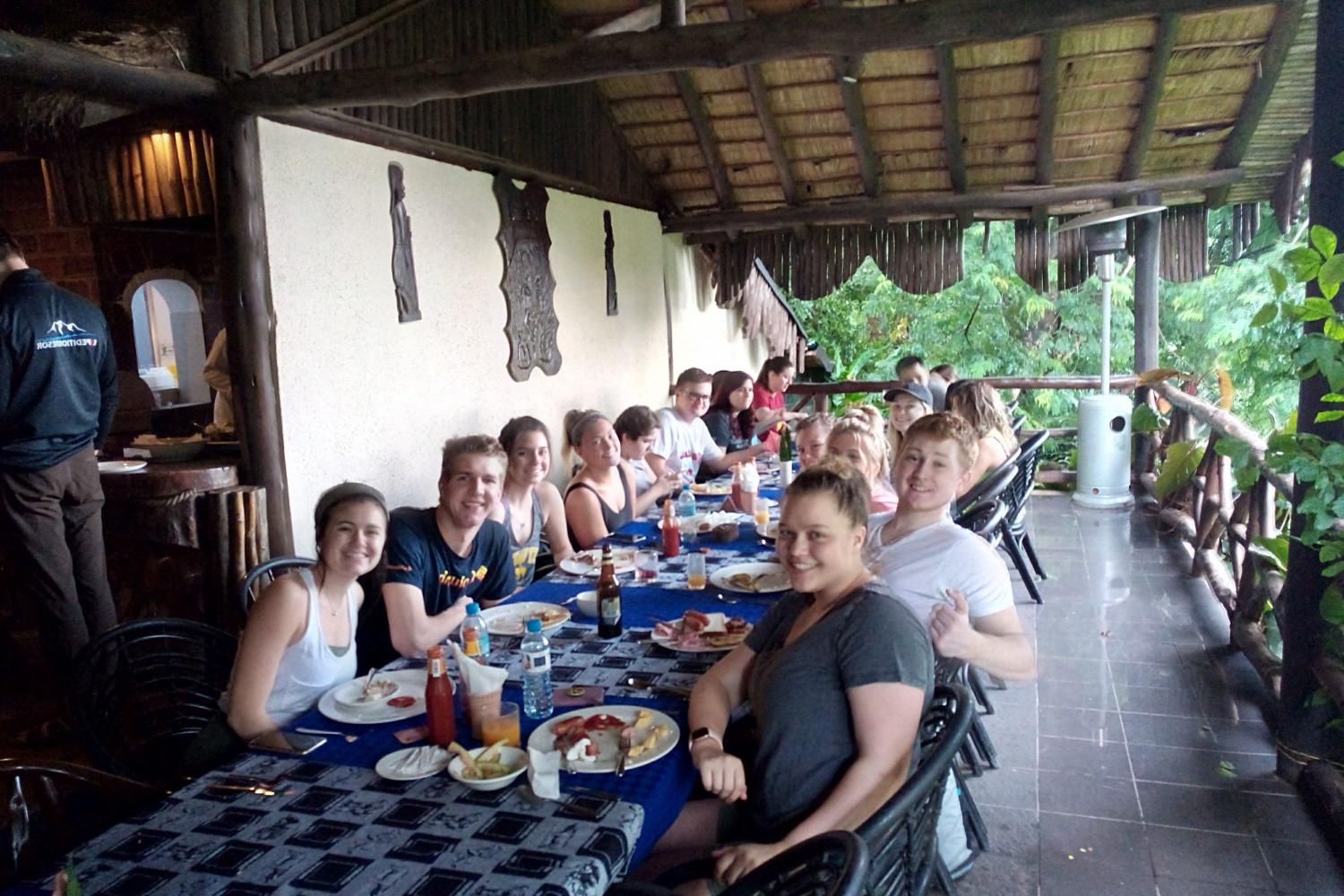 Students on the 坦桑尼亚 study tour during a meal.